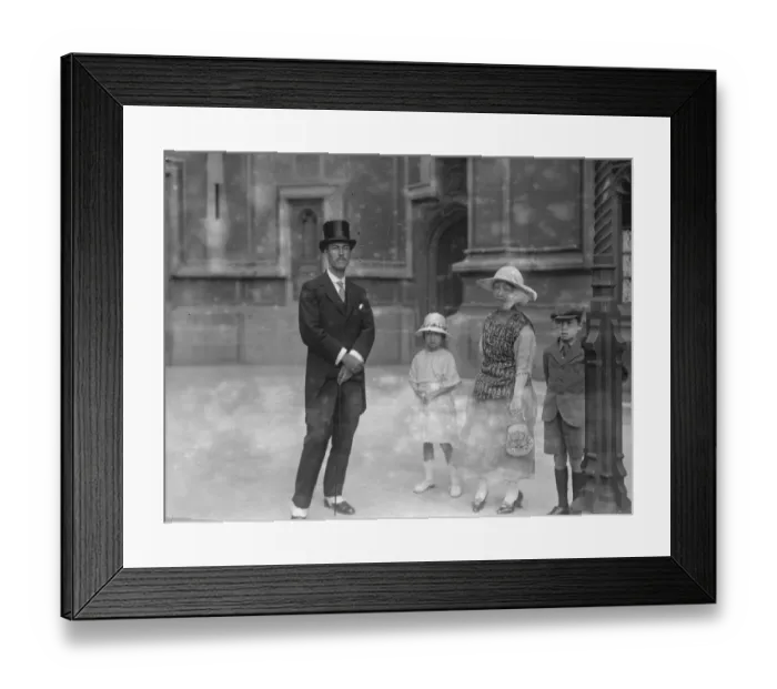Framed Print : At the christening of infant son of Sir Harry Newton in the House of Common Crypt Chapel Framed Print : At the christening of infant son of Sir Harry Newton in the House of Common Crypt Chapel