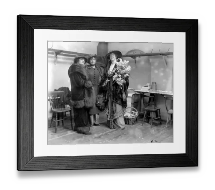Framed Print : Tree Arts Club War emergency work rooms. 1914 - 1918 Framed Print : Tree Arts Club War emergency work rooms. 1914 - 1918