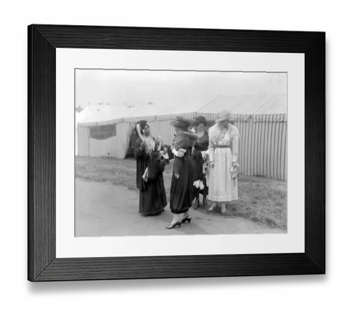 Framed Print : Royal Ascot. Gipsies busy amongst the Society women. 16 June 1920