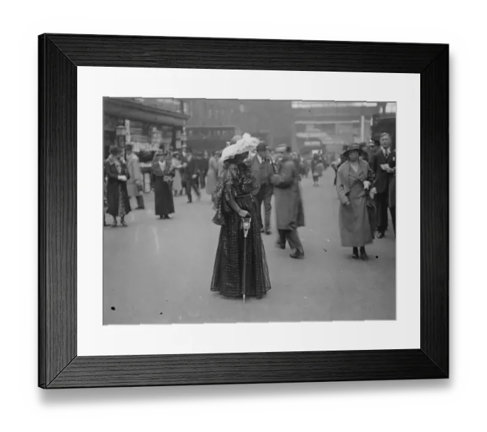 Framed Print : Miss Winifred Gein wears feathers as she left Waterloo Station for Ascot. 20 June 1935 Framed Print : Miss Winifred Gein wears feathers as she left Waterloo Station for Ascot. 20 June 1935
