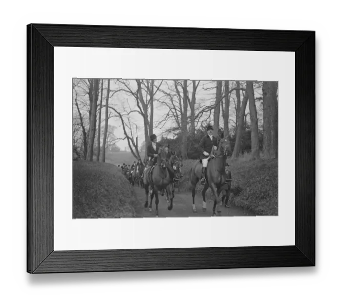 Framed Print : Meet of the Warwickshire hunt at Upton House Lord Willoughby De Broke ( Joint Master ) Framed Print : Meet of the Warwickshire hunt at Upton House Lord Willoughby De Broke ( Joint Master )
