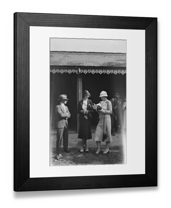 Framed Print : At Gatwick Miss T Carey ( Centre ) 9 September 1933 Framed Print : At Gatwick Miss T Carey ( Centre ) 9 September 1933