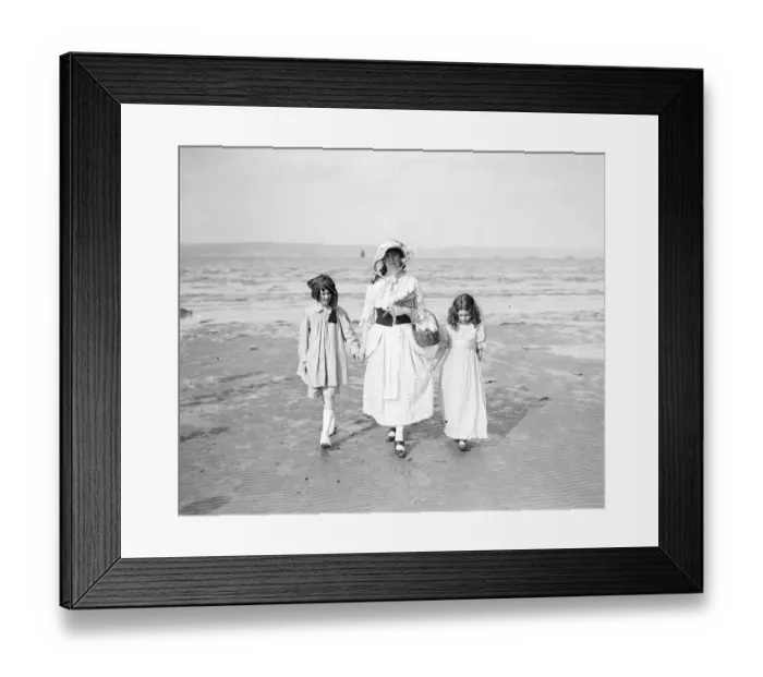 Framed Print : Rehearsing a pageant on Weymouth Sands, Dorset, in aid of the War Emergency Framed Print : Rehearsing a pageant on Weymouth Sands, Dorset, in aid of the War Emergency