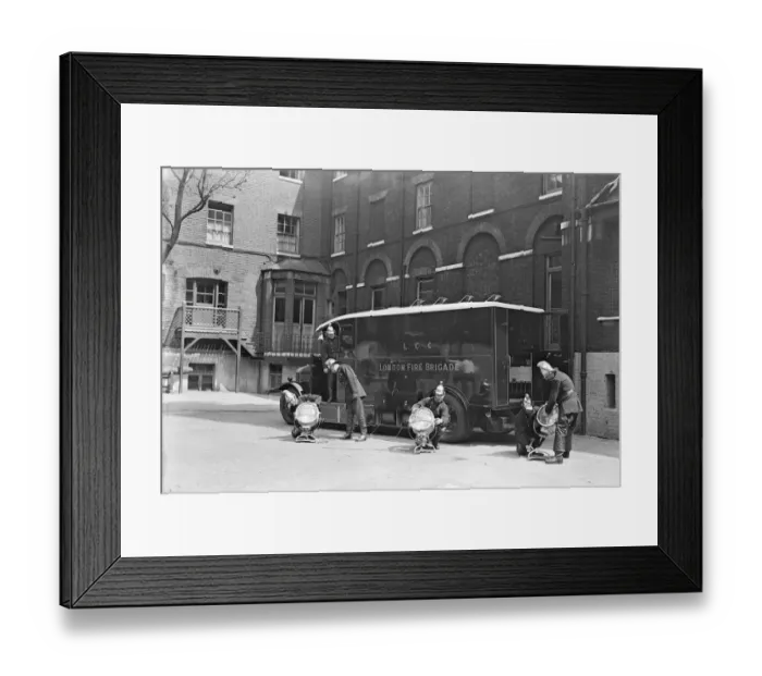 Framed Print : London Fire Engine setting up lights Framed Print : London Fire Engine setting up lights