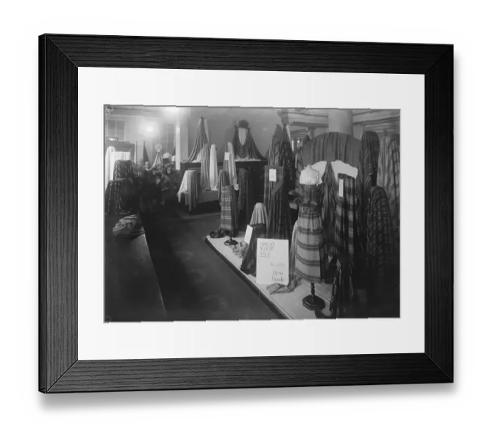 Framed Print : Great White sale at Selfridges 3 February 1922 Framed Print : Great White sale at Selfridges 3 February 1922
