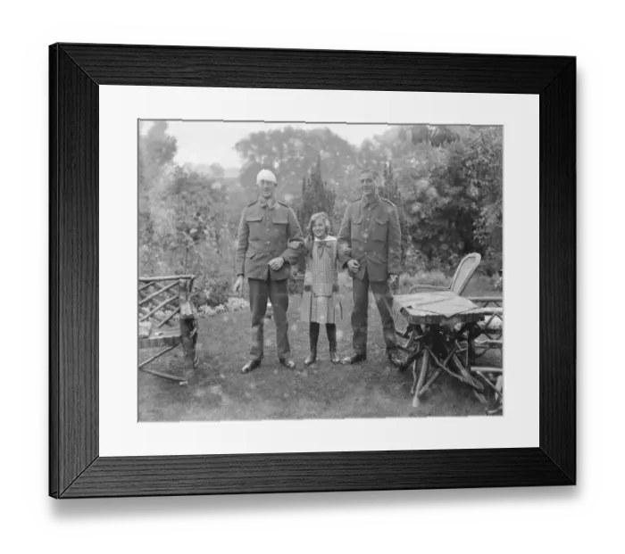 Framed Print : Miss Betty Hicks entertains wounded soldiers at her home in Surrey Framed Print : Miss Betty Hicks entertains wounded soldiers at her home in Surrey