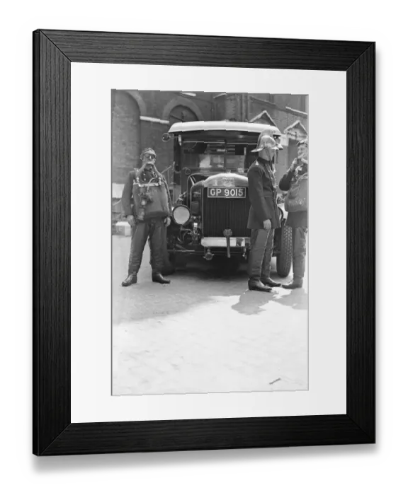 Framed Print : London Fire Engine demonstrating the Proto self-contained breathing apparatus Framed Print : London Fire Engine demonstrating the Proto self-contained breathing apparatus