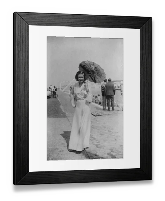 Framed Print : Miss Dorothy Wright - Australian society girl who committed suicide. 8 December 1933
