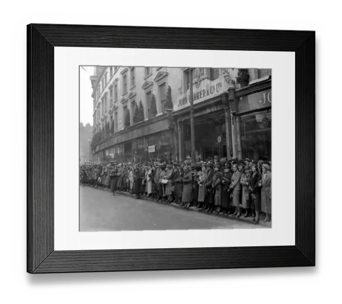 Framed Print : A shopping crowd in Kensington turns its back on the window display to watch Framed Print : A shopping crowd in Kensington turns its back on the window display to watch