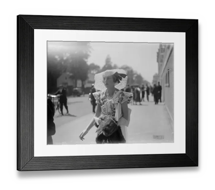 Framed Print : Royal Ascot. One of the fashions seen on the course on Royal Hunt Cup day. 15