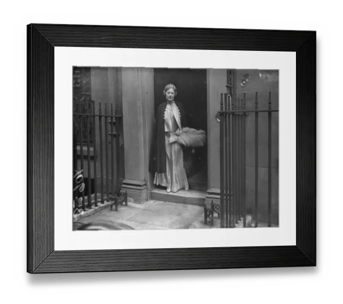 Framed Print : Premiers wife goes to State Opening of Parliament. Mrs Neville Chamberlain, wife of the Premier