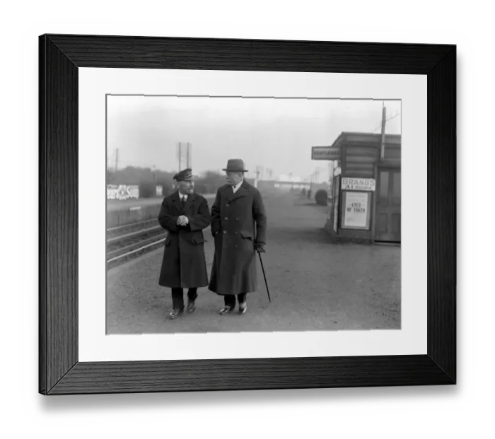 Framed Print : Lord Haig chats with the stationmaster at Malden on his departure for South Africa Framed Print : Lord Haig chats with the stationmaster at Malden on his departure for South Africa