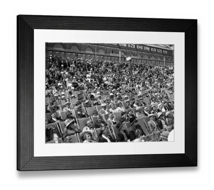 Framed Print : Holidaymakers at Ramsgate, Kent 14 July 1931 Framed Print : Holidaymakers at Ramsgate, Kent 14 July 1931