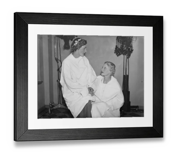 Framed Print : For hairdressers, Art Exhibition. Many striking new coiffures and the latest Framed Print : For hairdressers, Art Exhibition. Many striking new coiffures and the latest
