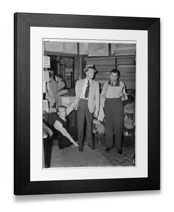 Framed Print : Lee Tracy has a suit made in London, could not obtain the right cloth in America Framed Print : Lee Tracy has a suit made in London, could not obtain the right cloth in America