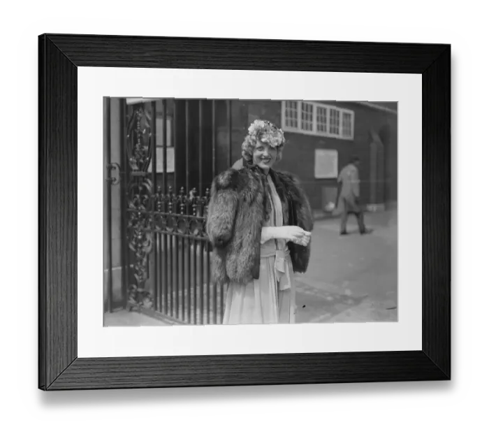 Framed Print : Varsity at Lords Cricket Ground. Miss Greta Saar, The Austrian singer 12 July 1929 Framed Print : Varsity at Lords Cricket Ground. Miss Greta Saar, The Austrian singer 12 July 1929