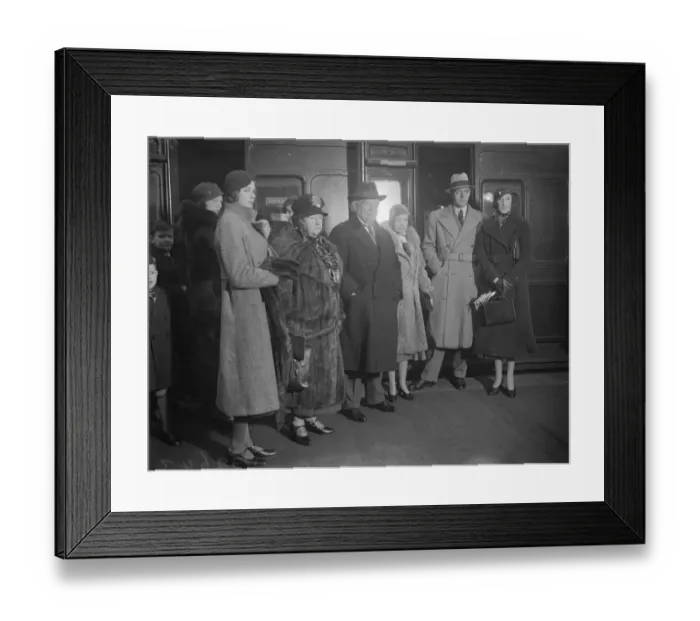 Framed Print : Mr Lloyd George and his family off to Portugal from Tilbury. Mr David Lloyd George Framed Print : Mr Lloyd George and his family off to Portugal from Tilbury. Mr David Lloyd George