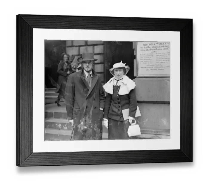 Framed Print : White fur collar at Royal Academy private view. Women visitors to the Royal Academy