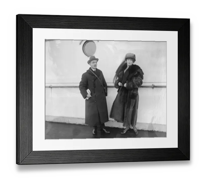 Framed Print : The SS Imperator arrives at Southampton Winifred Graham and her Husband Mr Theodore