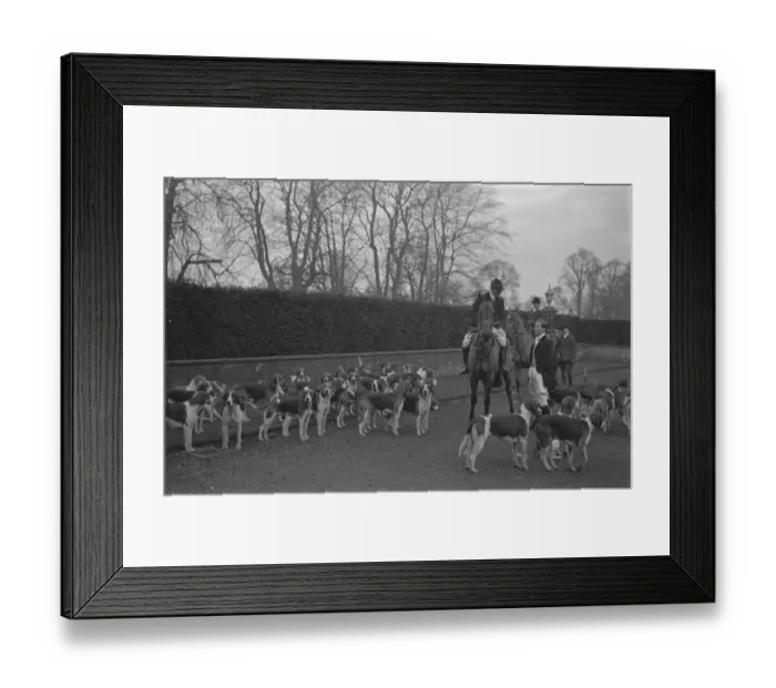 Framed Print : Meet of the Warwickshire hunt at Upton House 9 December 1932 Framed Print : Meet of the Warwickshire hunt at Upton House 9 December 1932