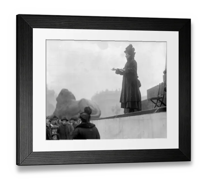 Framed Print : Mrs Pankhurst at the war meeting in Trafalgar Square. Mrs Pankhurst addressing