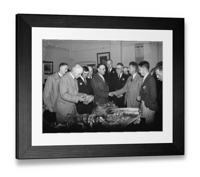 Framed Print : Sidcup Allotments Show. M Mein ( Right ) greets G N Tedd ( centre ). 25 September 1937