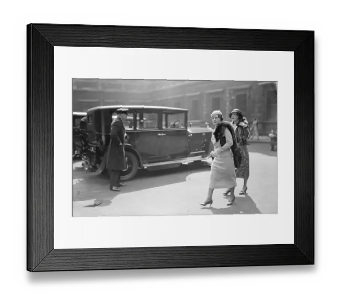 Framed Print : Private view day at the Royal Academy. Hon Mrs Ian Napier. 1933