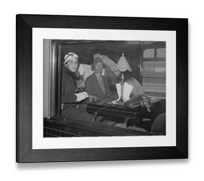 Framed Print : At Victoria Miss Sheila Beddington and Lady Powerscourt, leaving for Palestine Framed Print : At Victoria Miss Sheila Beddington and Lady Powerscourt, leaving for Palestine