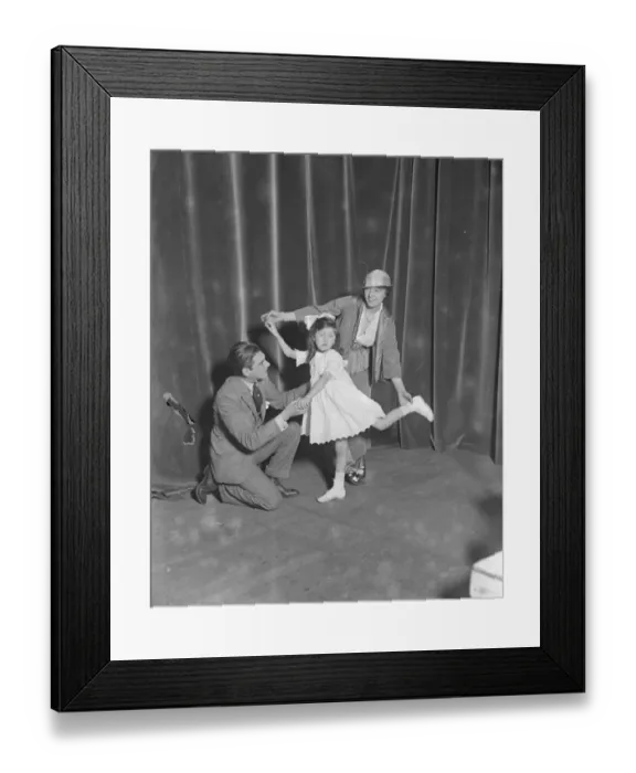 Framed Print : Miss Teddie Gerrard and Mr Harry Pilcer teaching Gwennie Seabrook to dance dance Framed Print : Miss Teddie Gerrard and Mr Harry Pilcer teaching Gwennie Seabrook to dance dance