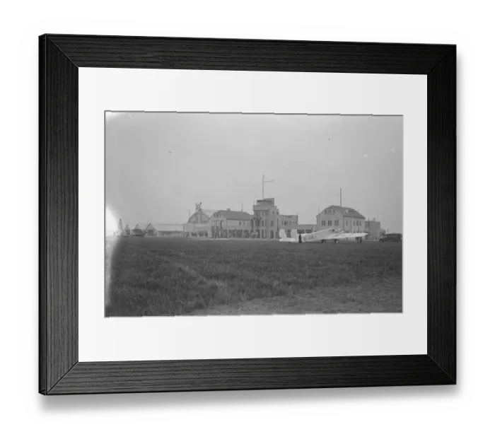 Framed Print : Charter celebrations at Heston The Charter Mayor, Mr H J Nias, who took an aeroplane Framed Print : Charter celebrations at Heston The Charter Mayor, Mr H J Nias, who took an aeroplane