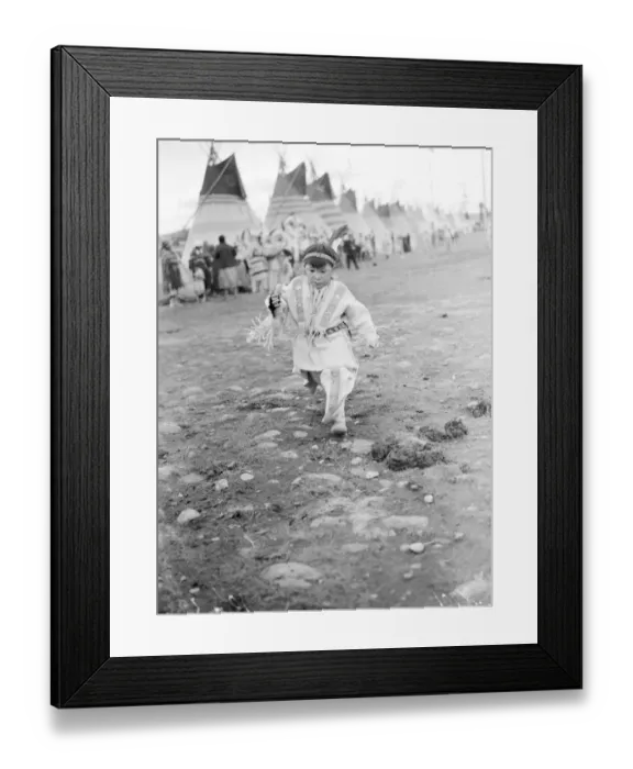 Framed Print : Original caption: A tiny Red Indian papoose runs to greet the King and Queen when Framed Print : Original caption: A tiny Red Indian papoose runs to greet the King and Queen when
