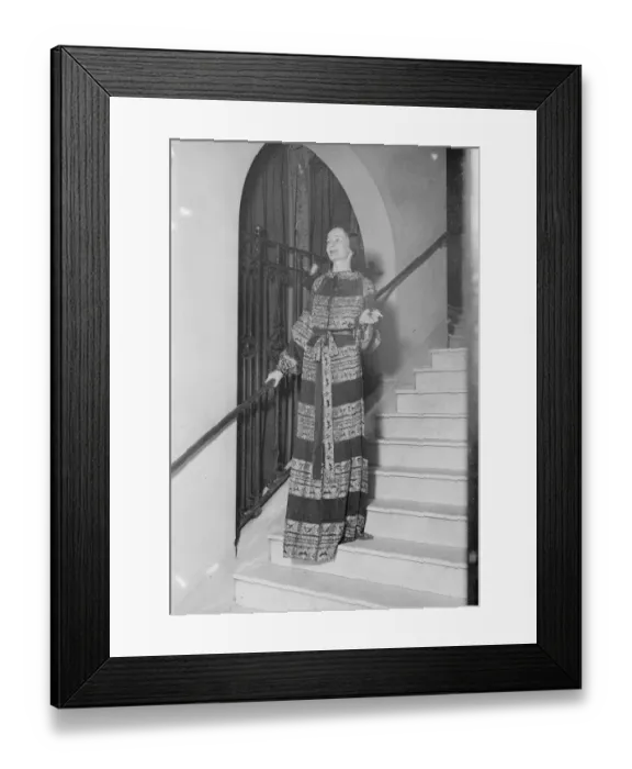 Framed Print : Royal School of Needlework prepares for exhibition, Surbiton. 21 November 1935 Framed Print : Royal School of Needlework prepares for exhibition, Surbiton. 21 November 1935