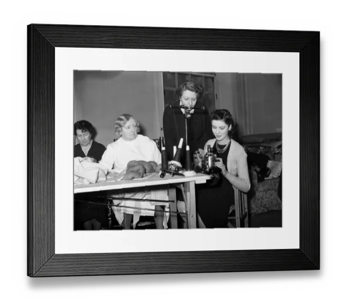Framed Print : Assistance for the Finns A busy scene at 42 Bryanston Square where well known helpers
