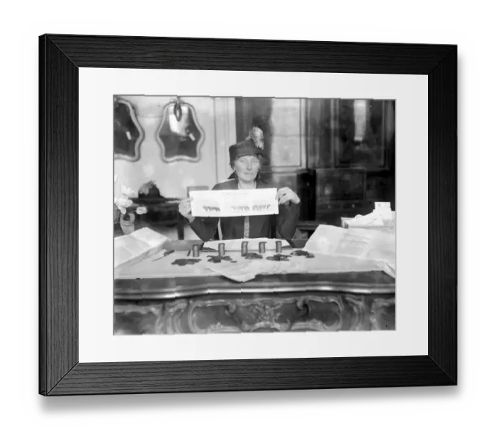 Framed Print : Queens work for women fund. Mrs C. Arthur Pearson. 1914 - 1918 Framed Print : Queens work for women fund. Mrs C. Arthur Pearson. 1914 - 1918