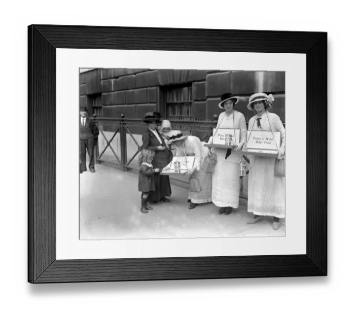 Framed Print : Collecting for the Prince of Wales Fund. 1914 - 1918