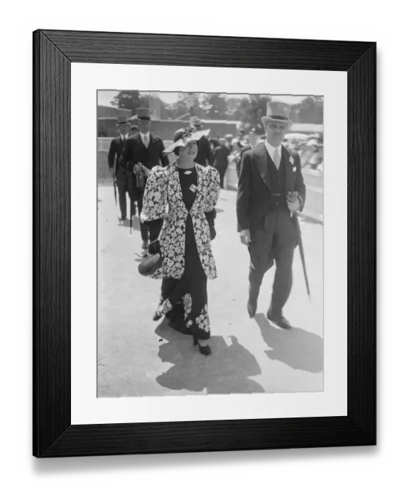 Framed Print : Musical hat fashion at Ascot. Ascot, on Royal Hunt Cup day, favoured with even Framed Print : Musical hat fashion at Ascot. Ascot, on Royal Hunt Cup day, favoured with even