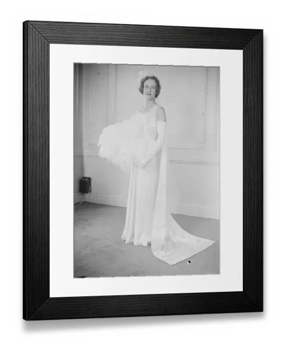 Framed Print : American debutante presented at fourth jubilee court. Miss Betty Timmons. 27 Framed Print : American debutante presented at fourth jubilee court. Miss Betty Timmons. 27