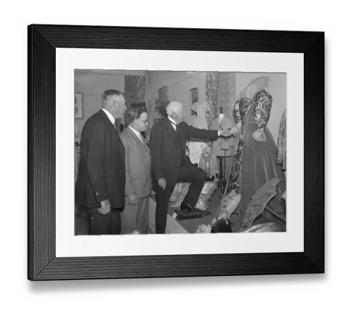 Framed Print : Lord Ashfield head of London Transport, opened the LCC Arts and Crafts Exhibition