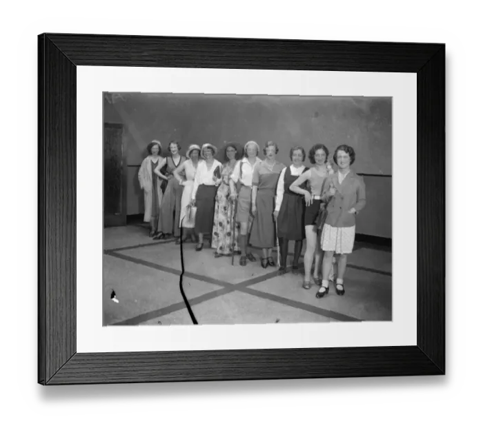 Framed Print : London shopgirls turn mannequins in search for most versatile beauty Framed Print : London shopgirls turn mannequins in search for most versatile beauty