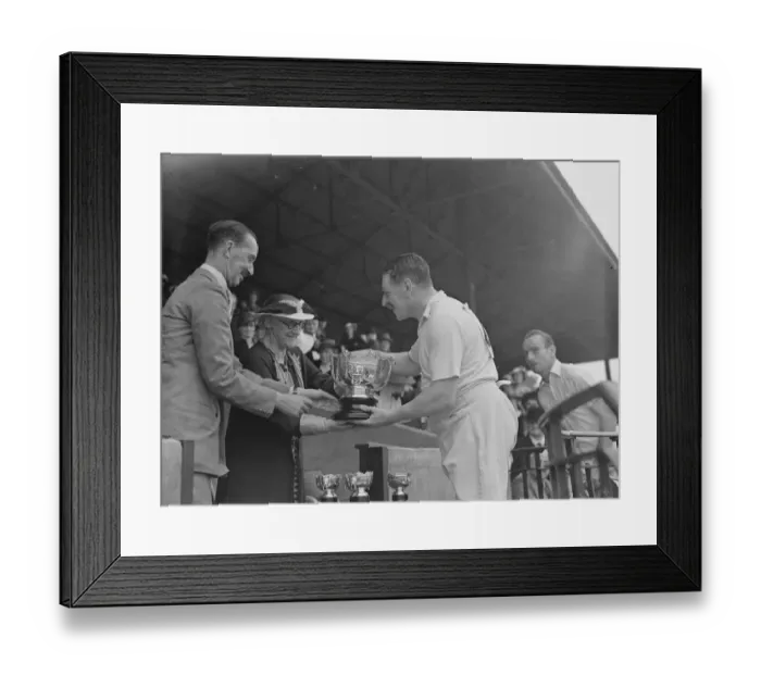 Framed Print : Hurlingham- Friz Hill versus Red Jackets, in final of Cicero Cup Lady De Lisle Framed Print : Hurlingham- Friz Hill versus Red Jackets, in final of Cicero Cup Lady De Lisle