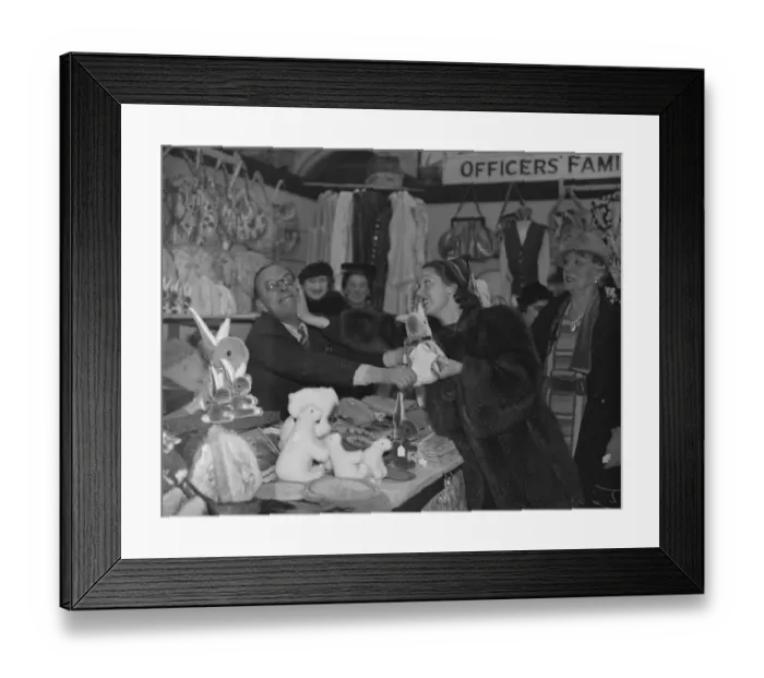 Framed Print : Mr Leslie Kenson and Miss Jessie Matthews in a spot of bother at sale of work by