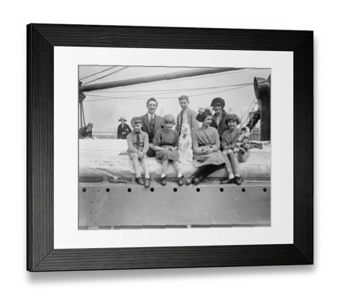 Framed Print : Emigrants leaving Tilbury for Australia on the Large Bay. 5 May 1922 Framed Print : Emigrants leaving Tilbury for Australia on the Large Bay. 5 May 1922