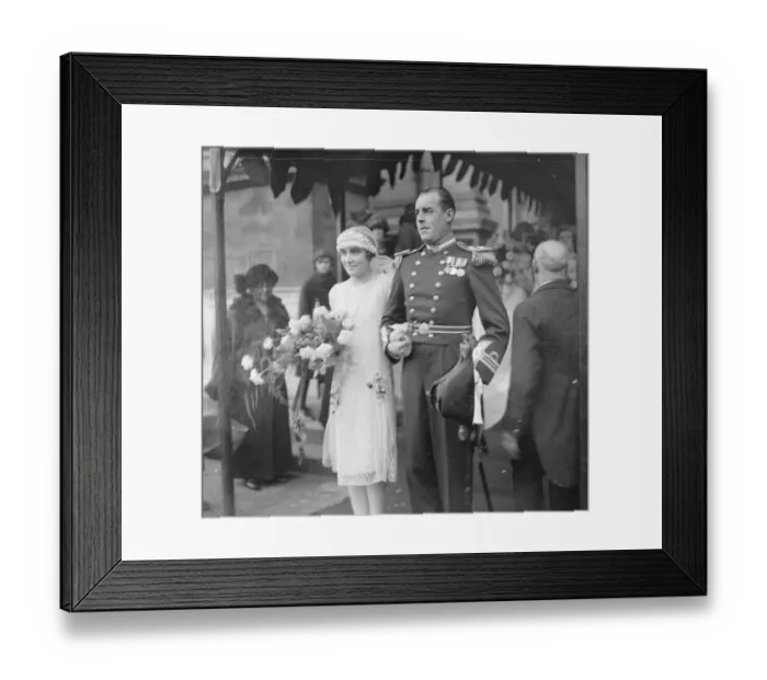 Framed Print : Wedding of Lieut Comm C Es Farrant and Miss Carver at Brompton Oratory 17 December 1925