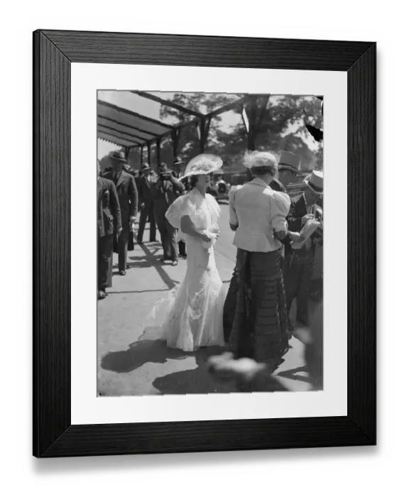 Framed Print : Striking Fashion At Ascot. Ascot, on Royal Hunt Cup day, favoured with even better Framed Print : Striking Fashion At Ascot. Ascot, on Royal Hunt Cup day, favoured with even better