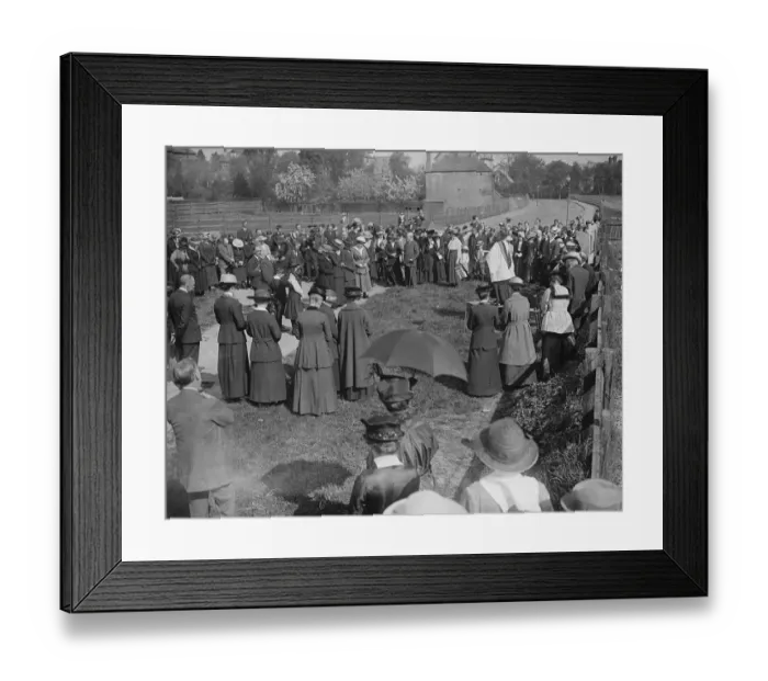 Framed Print : Reverend J Walton blesses the war allotments at Croydon General view of the service Framed Print : Reverend J Walton blesses the war allotments at Croydon General view of the service