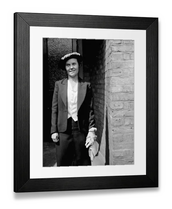 Framed Print : Man accused of tricking family in false pretence charge at Southend. Accused of Framed Print : Man accused of tricking family in false pretence charge at Southend. Accused of