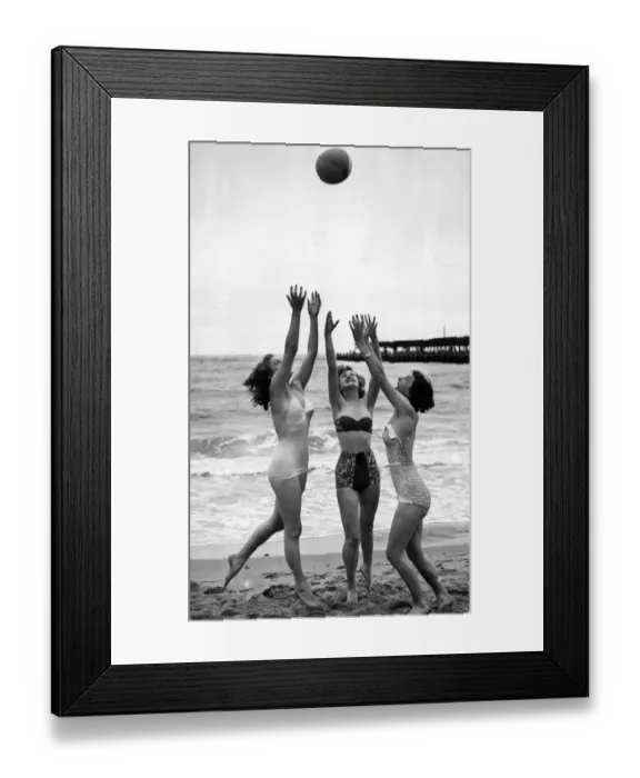 Framed Print : Three young women enjoying the beach at Bournemouth. Left to right Ann Randle Framed Print : Three young women enjoying the beach at Bournemouth. Left to right Ann Randle