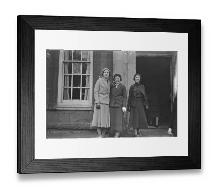 Framed Print : Meet of the Warwickshire hunt at Upton House Miss A Faudell Phillips, Miss Faudel Phillips Framed Print : Meet of the Warwickshire hunt at Upton House Miss A Faudell Phillips, Miss Faudel Phillips