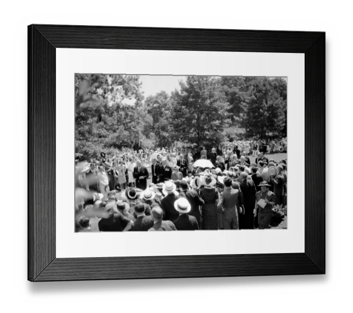 Framed Print : The Royal tour of Canada and the USA by King George VI and Queen Elizabeth, 1939 The King