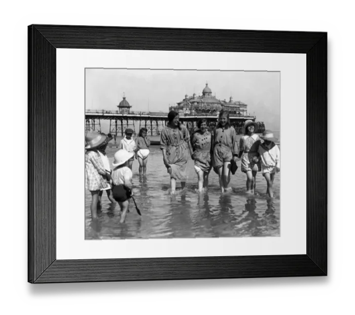 Framed Print : Holiday scenes at the seaside in Eastbourne, Sussex. 9 August 1916 Framed Print : Holiday scenes at the seaside in Eastbourne, Sussex. 9 August 1916